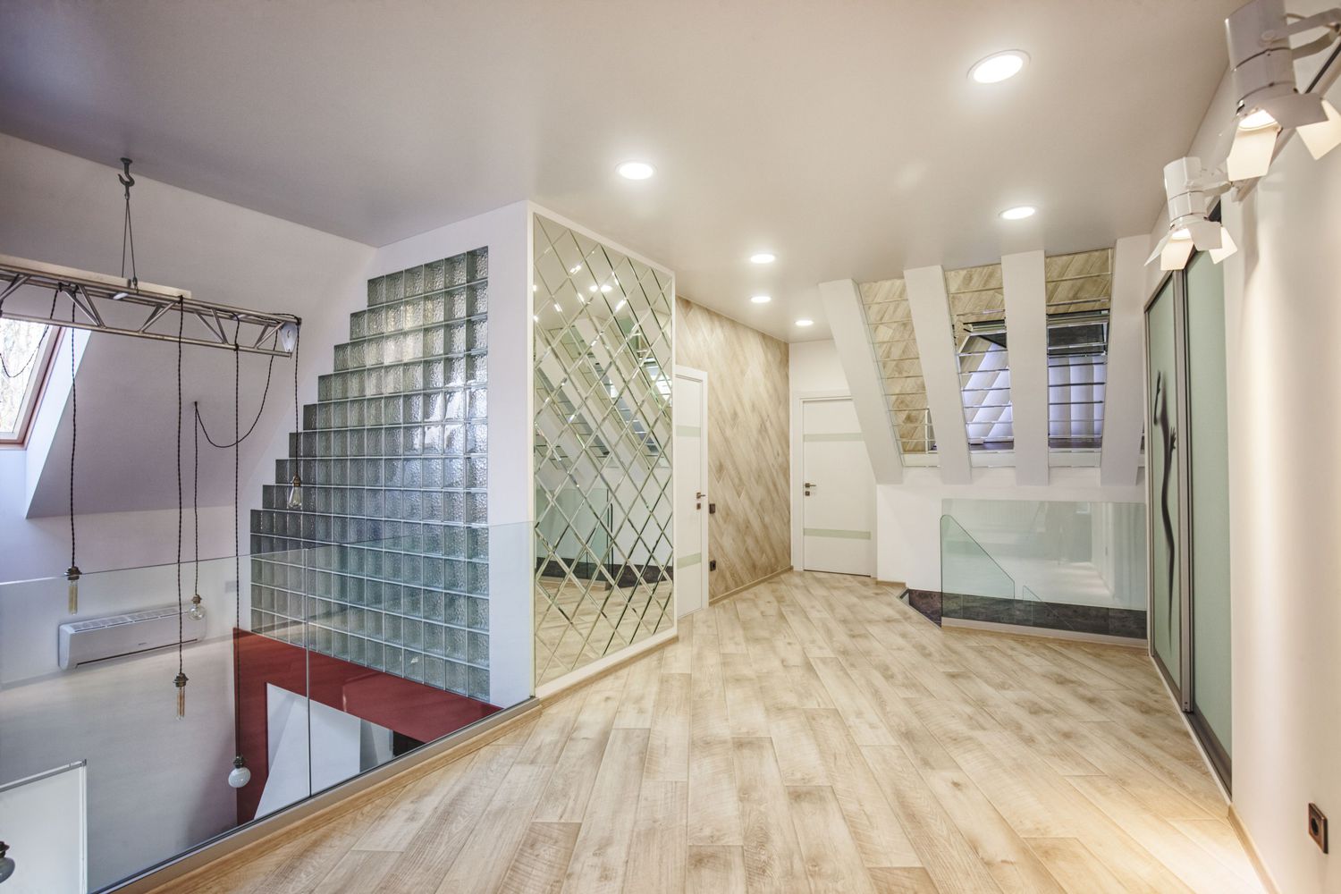 Автор дизайн-студия АТРИУМ, руководитель Олег Рожнев