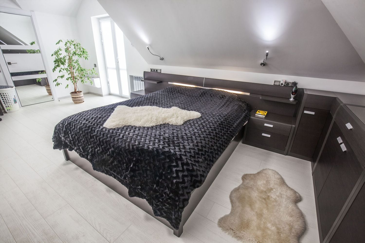 Автор дизайн-студия АТРИУМ, руководитель Олег Рожнев