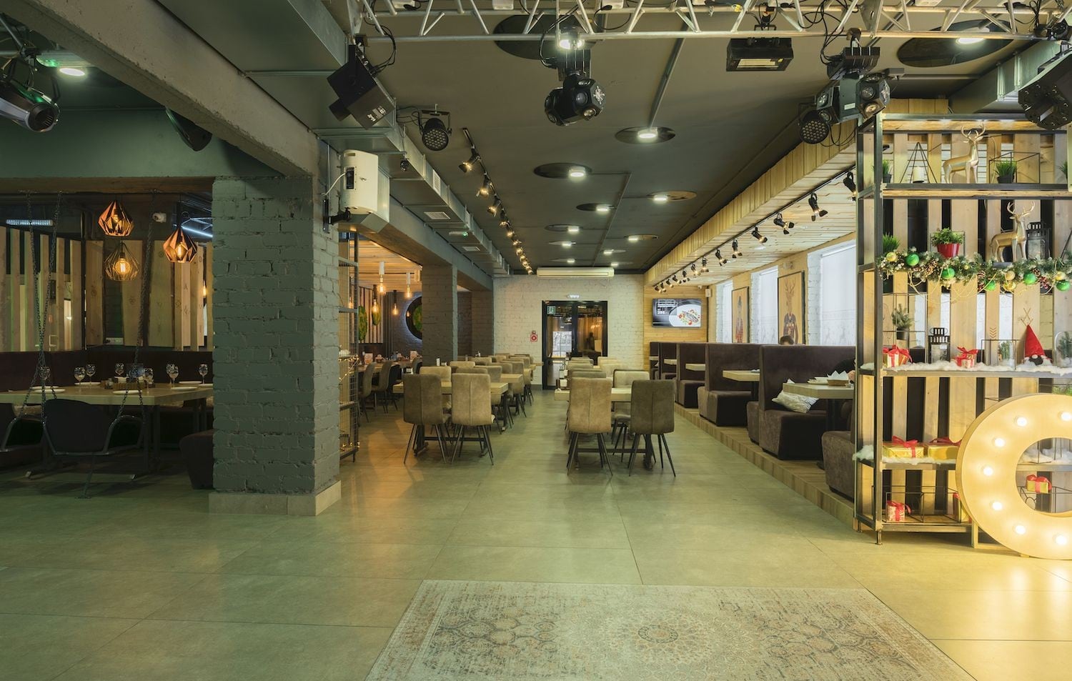 Автор дизайн-студия АТРИУМ, руководитель Олег Рожнев