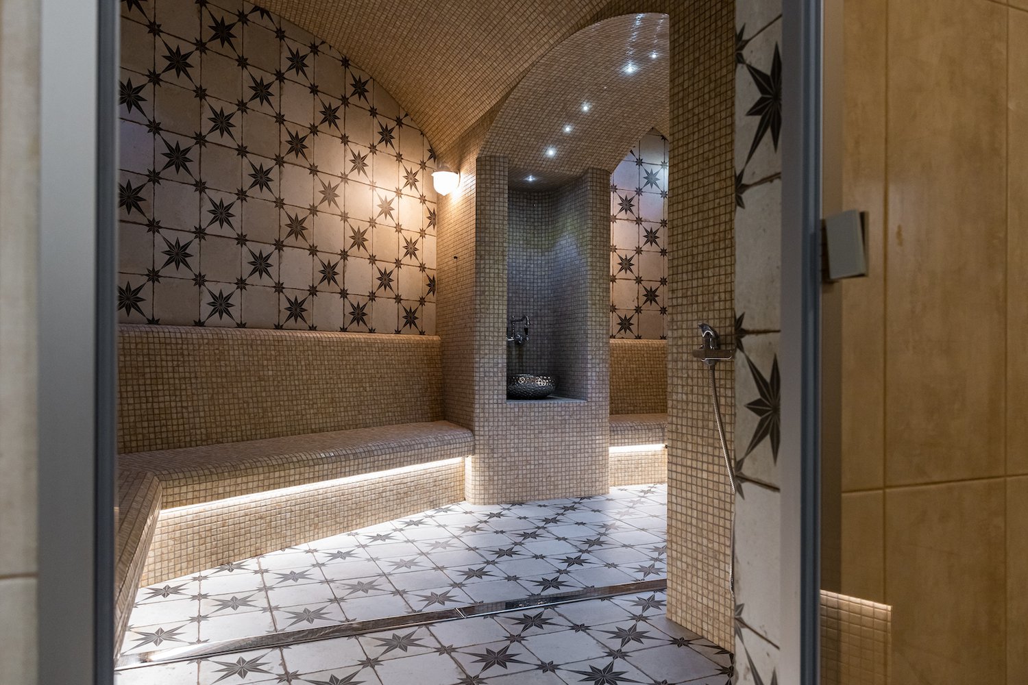 Автор дизайн-студия GRAND