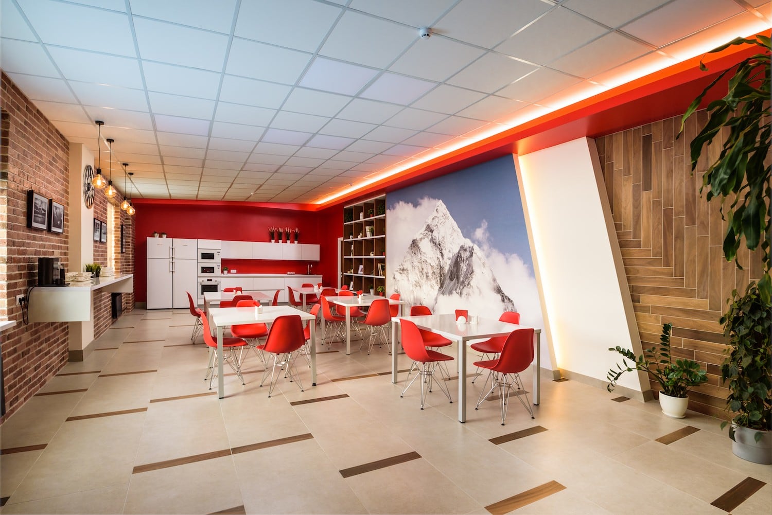 Автор дизайнер АНДРЕЙ КРУТИХИН