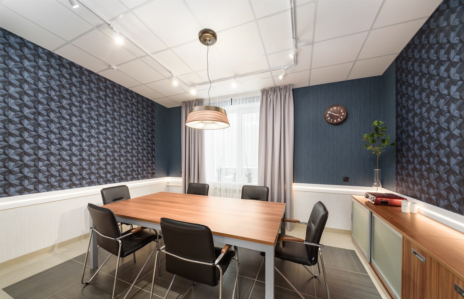 Автор дизайнер АНДРЕЙ КРУТИХИН