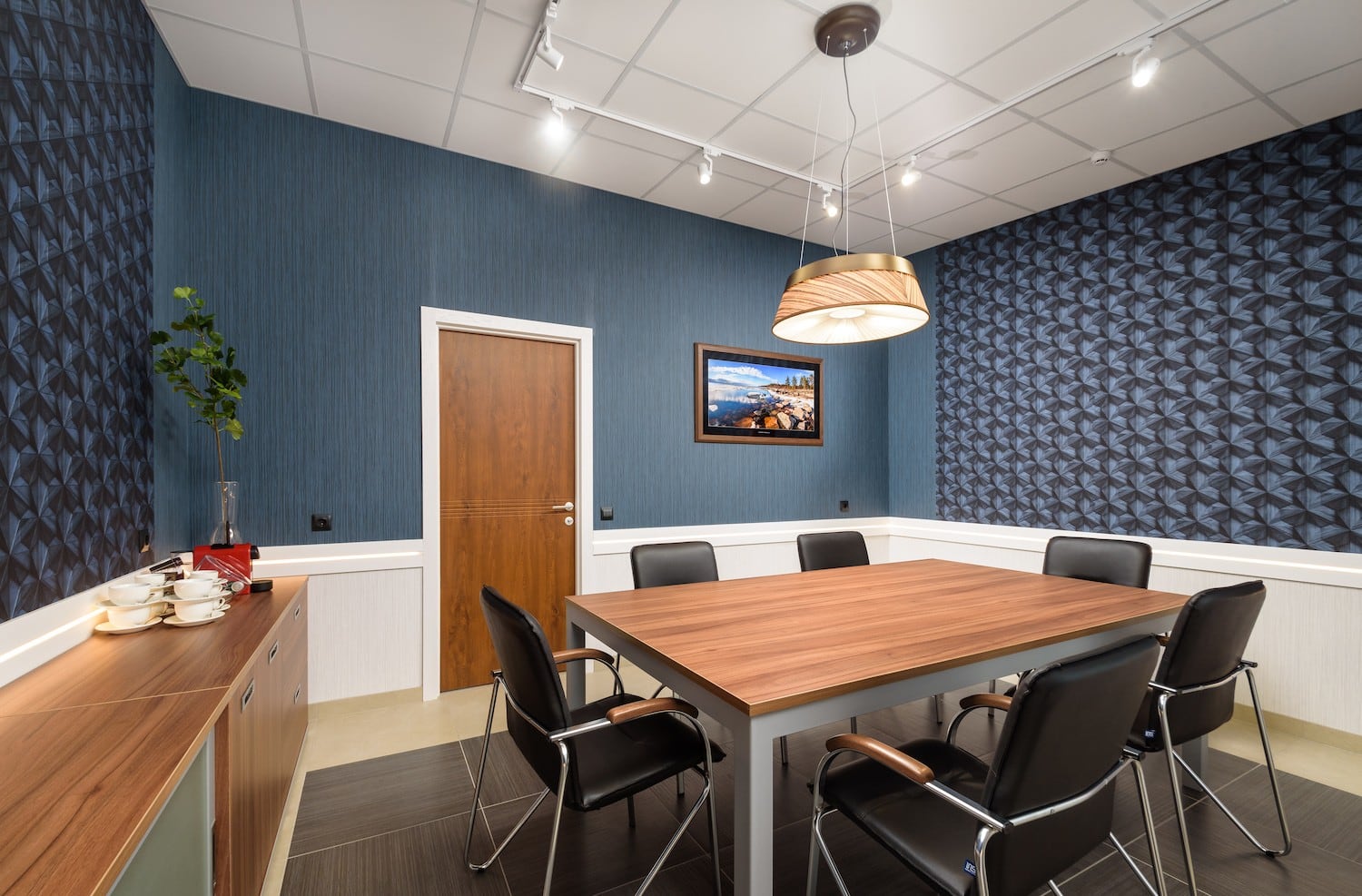 Автор дизайнер АНДРЕЙ КРУТИХИН