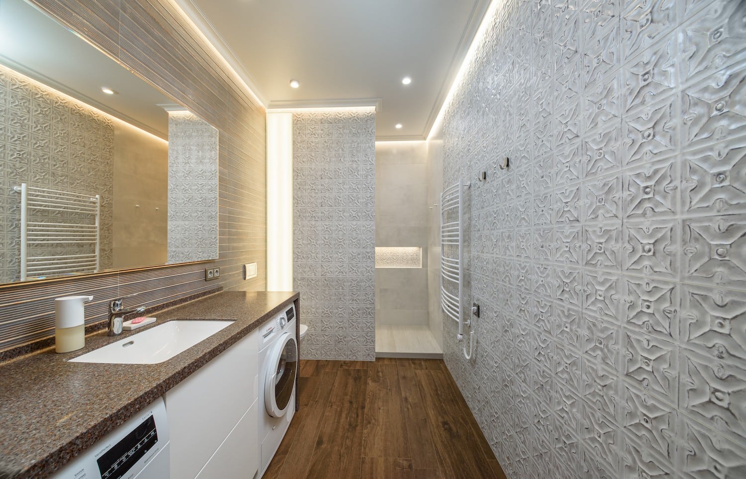 Автор дизайнер АНДРЕЙ КРУТИХИН