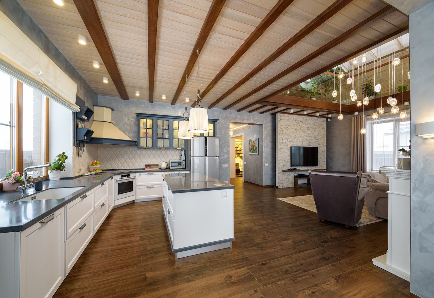 Автор дизайнер АНДРЕЙ КРУТИХИН