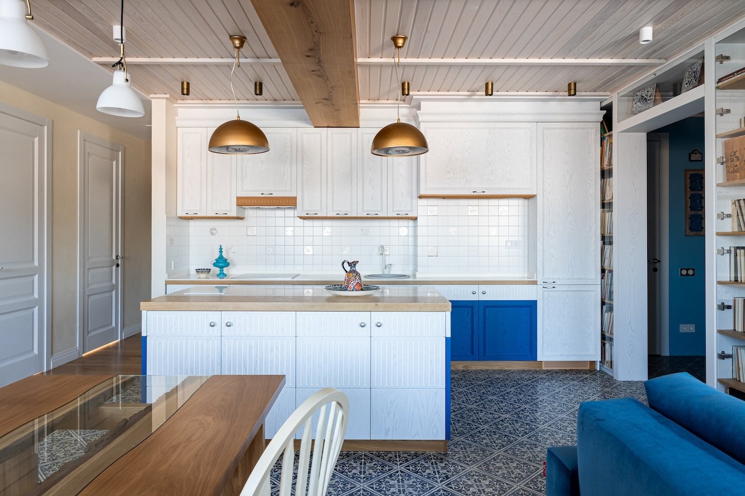 Автор дизайнер АНДРЕЙ КРУТИХИН