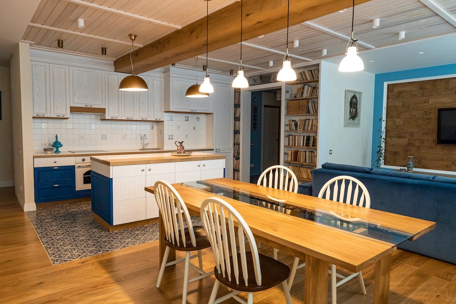 Автор дизайнер АНДРЕЙ КРУТИХИН