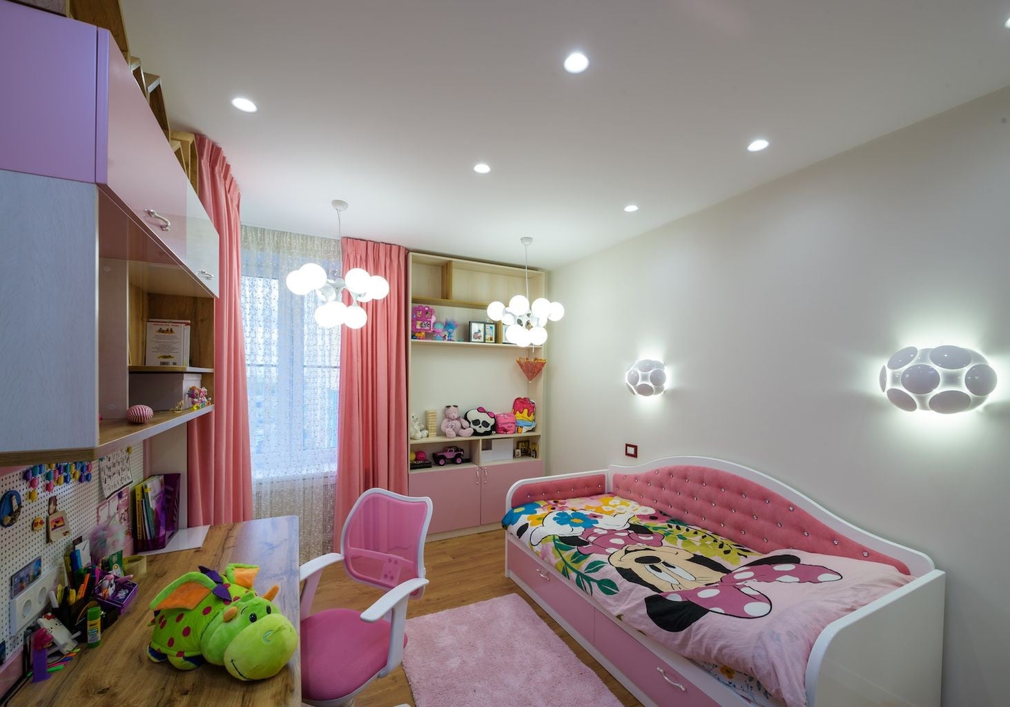 Автор дизайнер АНДРЕЙ КРУТИХИН