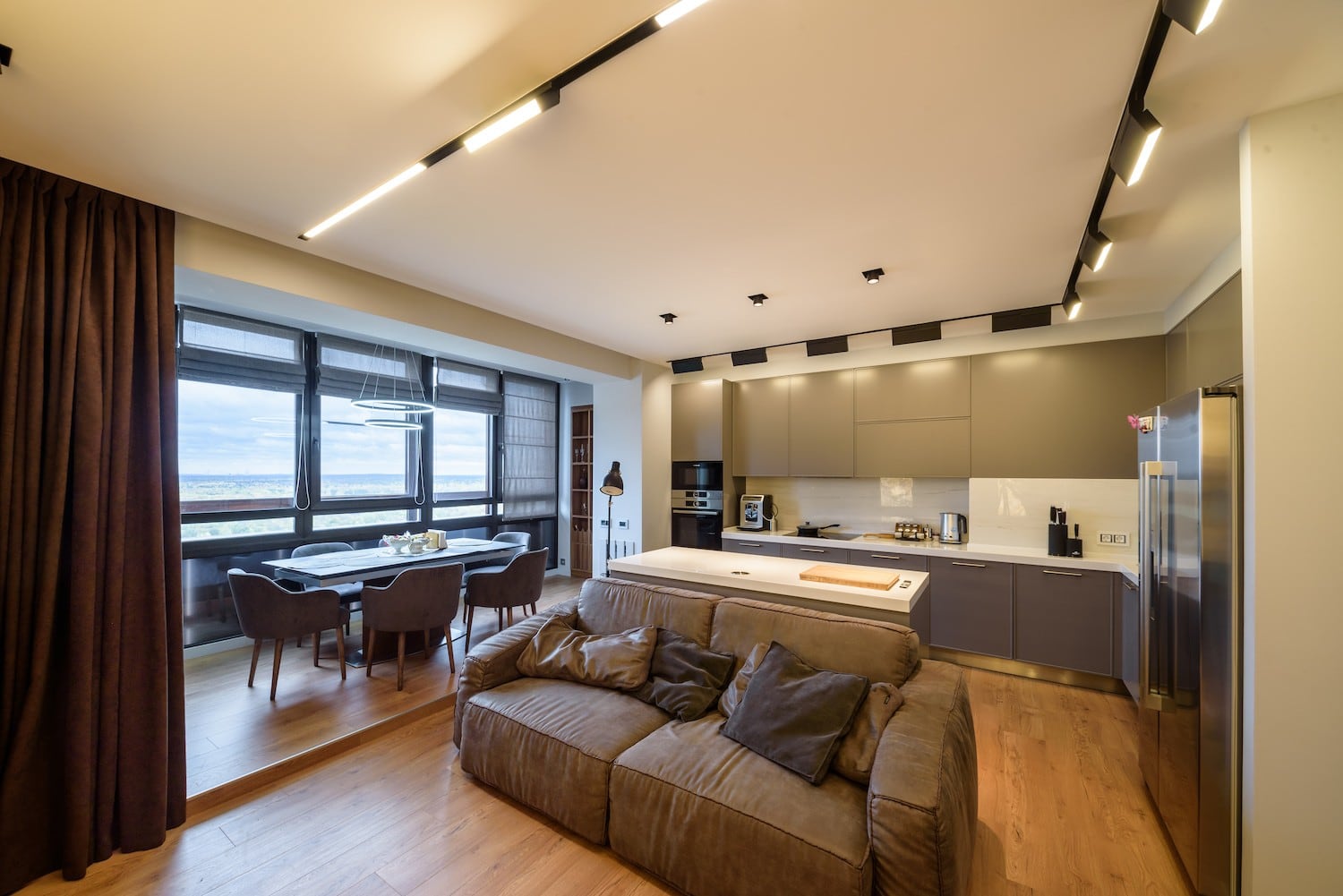 Автор дизайнер АНДРЕЙ КРУТИХИН