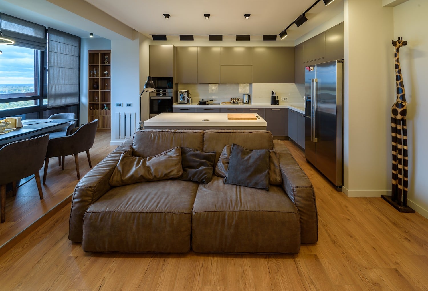 Автор дизайнер АНДРЕЙ КРУТИХИН