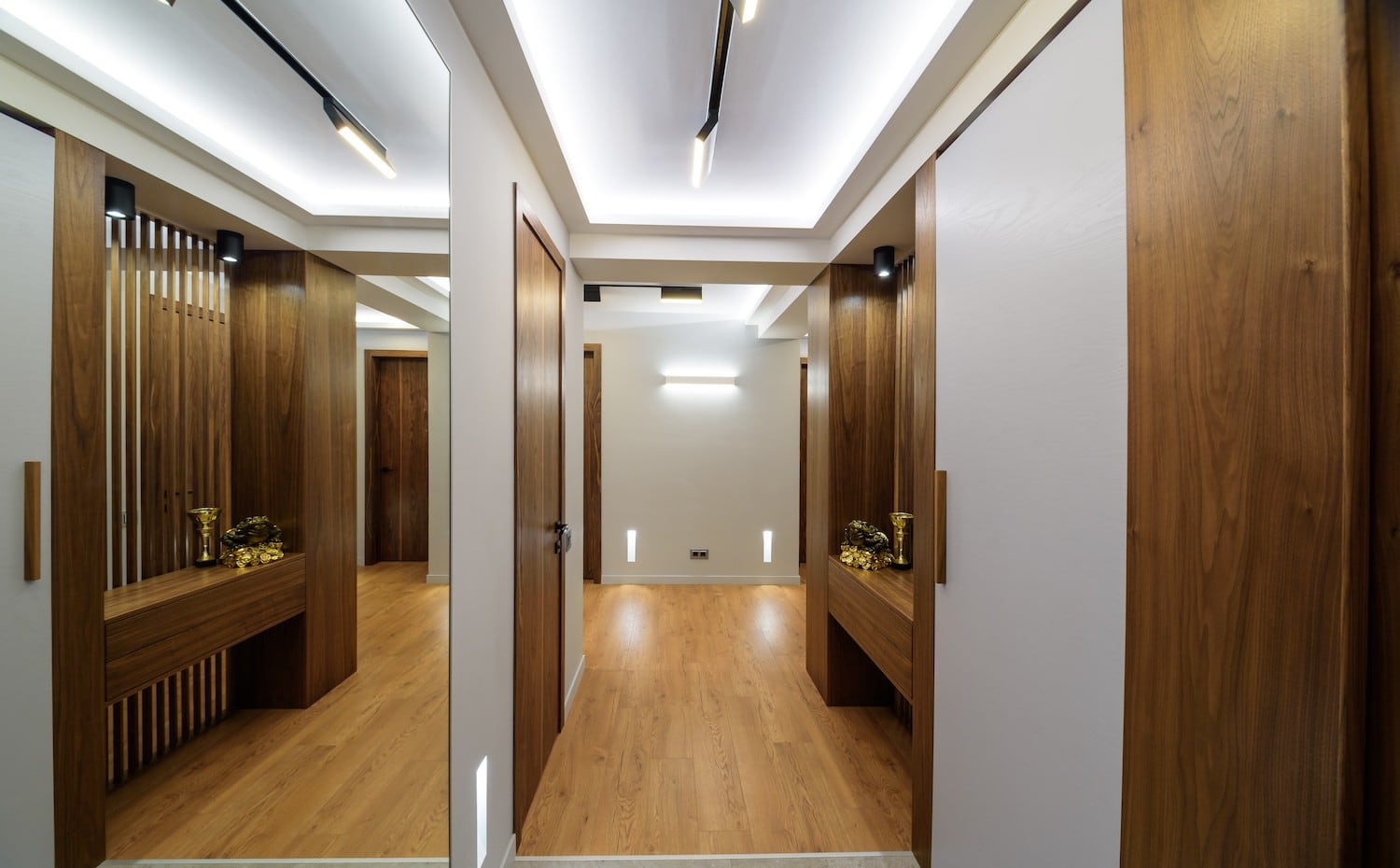 Автор дизайнер АНДРЕЙ КРУТИХИН