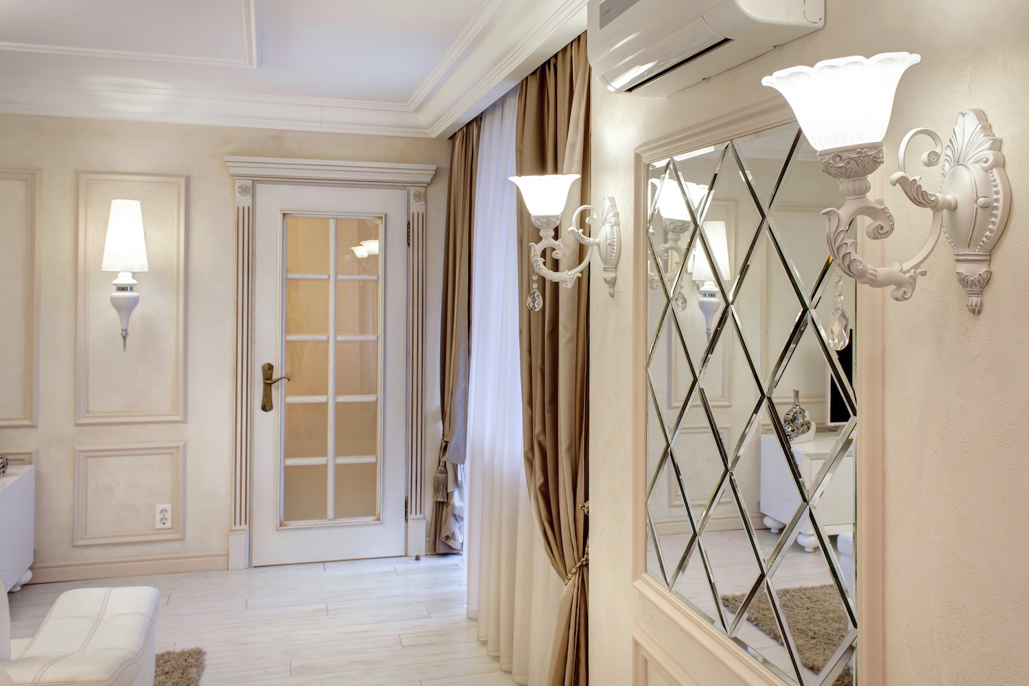 Автор дизайнер ОЛЕГ ЧАРУШИН