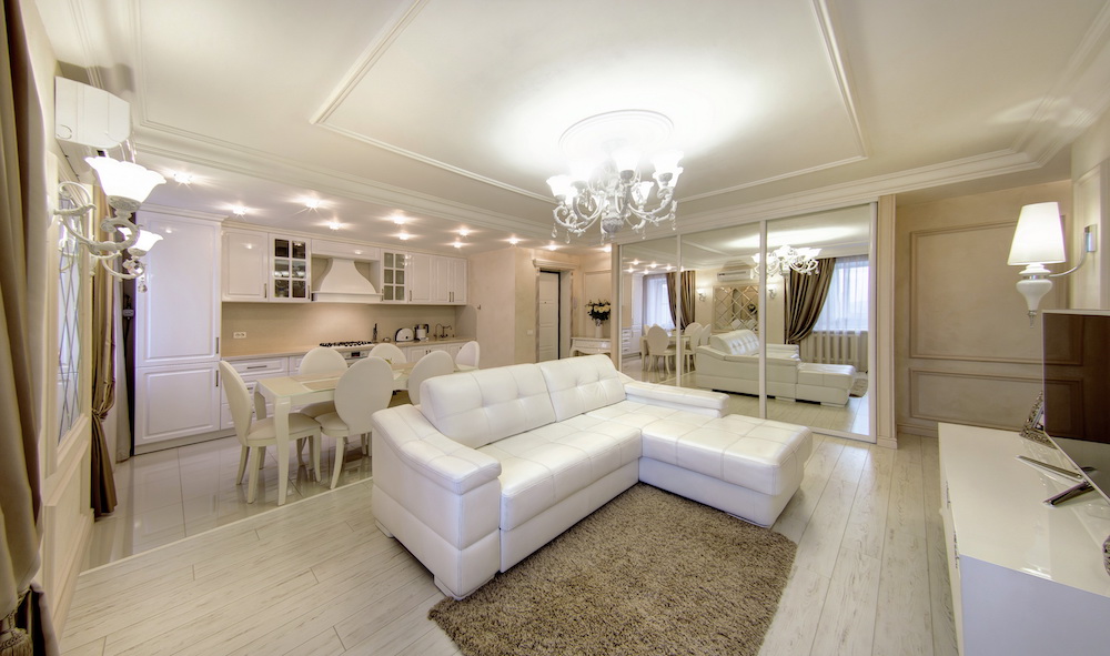 Автор дизайнер ОЛЕГ ЧАРУШИН