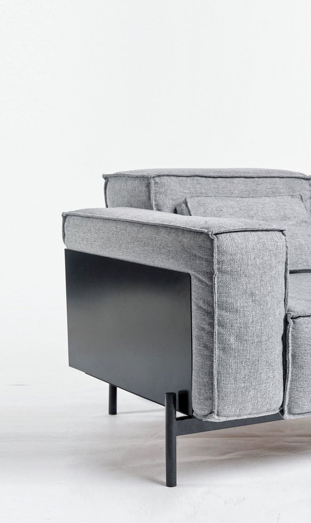 Автор дизайнер ОЛЕГ ЧАРУШИН