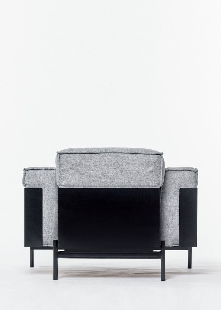 Автор дизайнер ОЛЕГ ЧАРУШИН