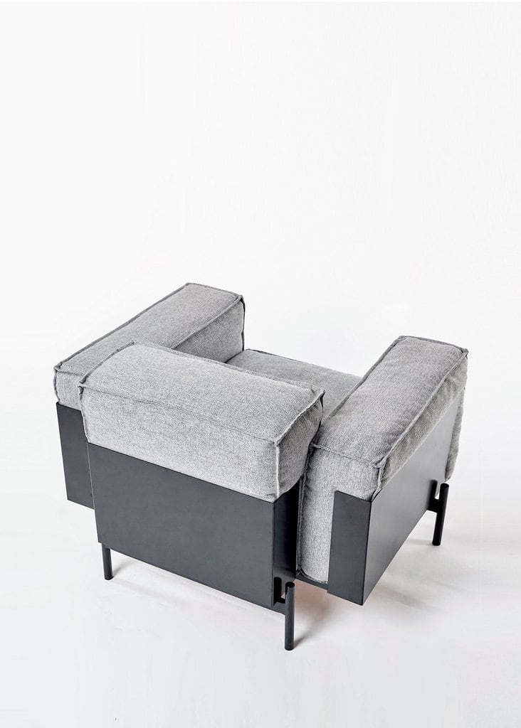 Автор дизайнер ОЛЕГ ЧАРУШИН