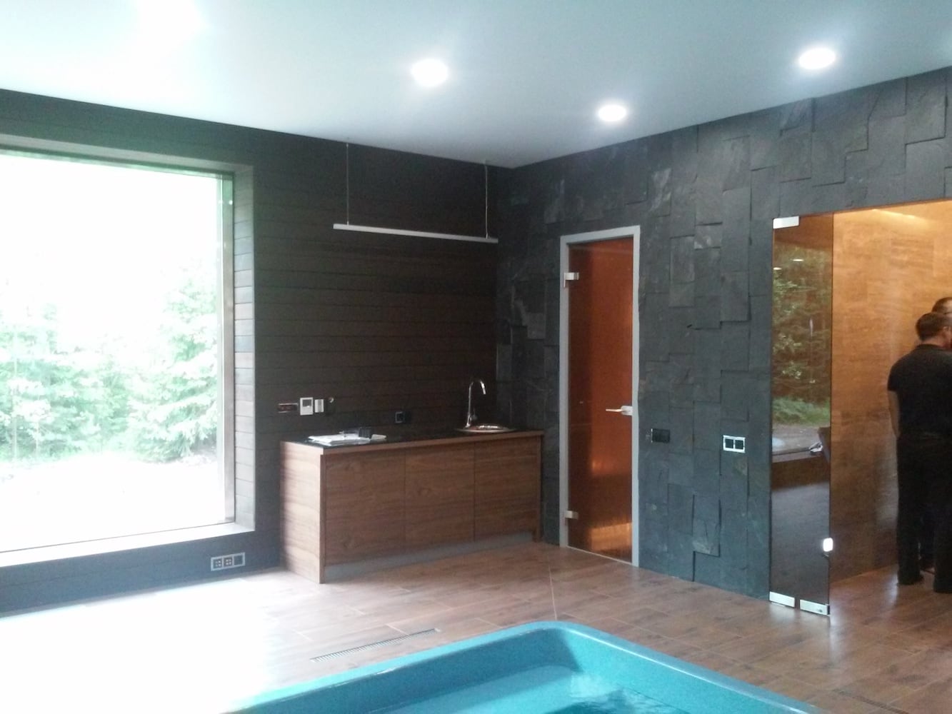 Автор дизайнер ОЛЕГ ЧАРУШИН