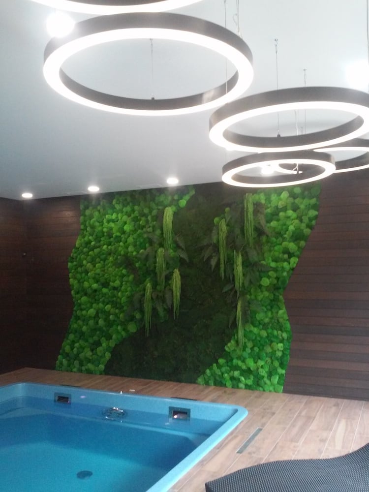 Автор дизайнер ОЛЕГ ЧАРУШИН