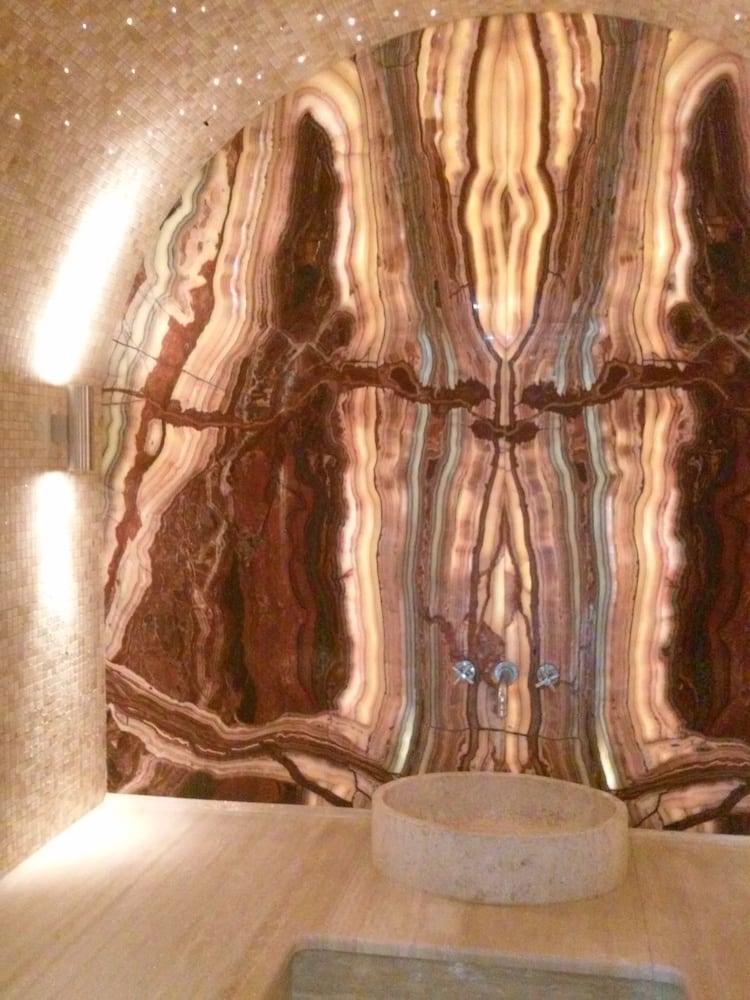 Автор дизайнер ОЛЕГ ЧАРУШИН