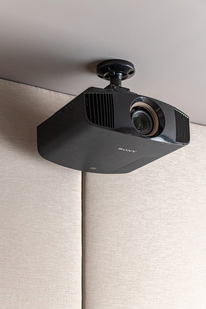 Автор дизайнер ОЛЕГ ЧАРУШИН