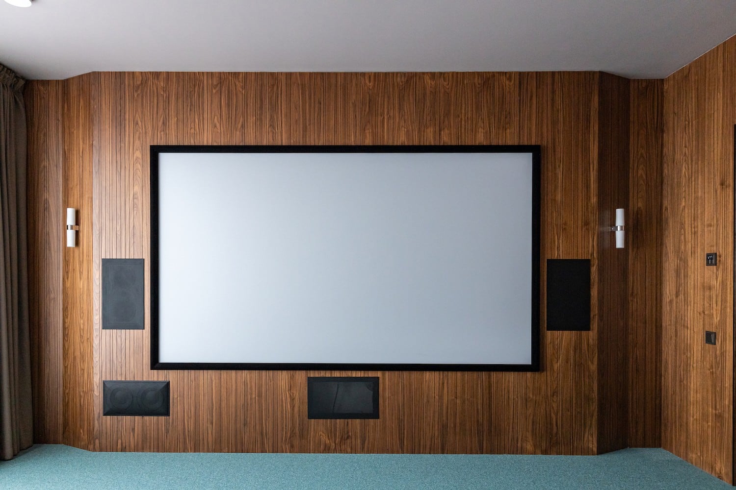 Автор дизайнер ОЛЕГ ЧАРУШИН