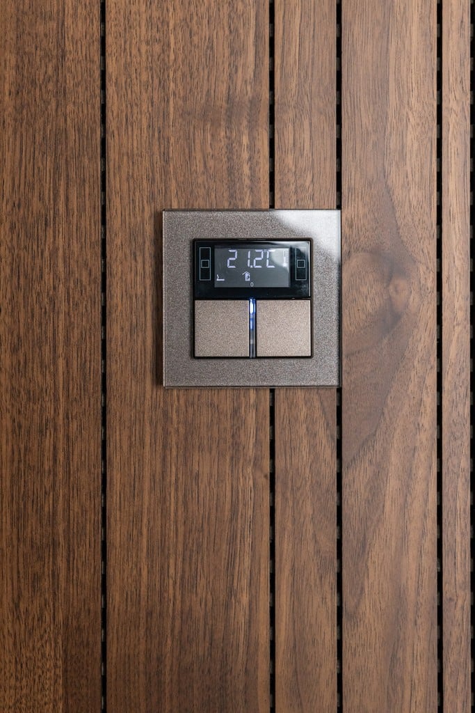 Автор дизайнер ОЛЕГ ЧАРУШИН