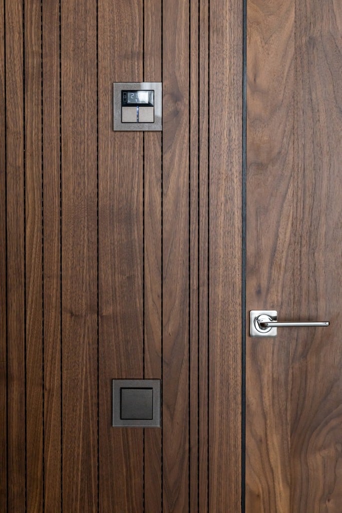 Автор дизайнер ОЛЕГ ЧАРУШИН