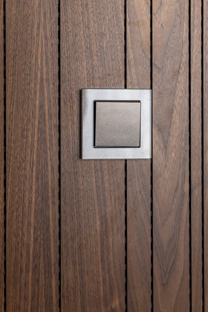 Автор дизайнер ОЛЕГ ЧАРУШИН