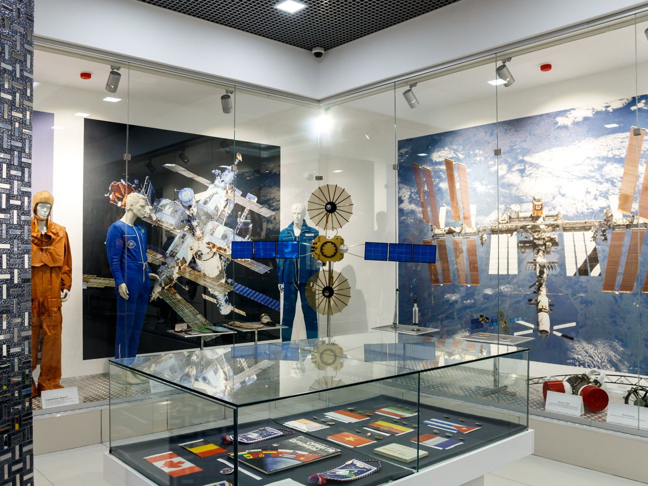 Автор дизайн-студия ИНТЕРЬЕР-WEST, руководитель Андрей Андреевский