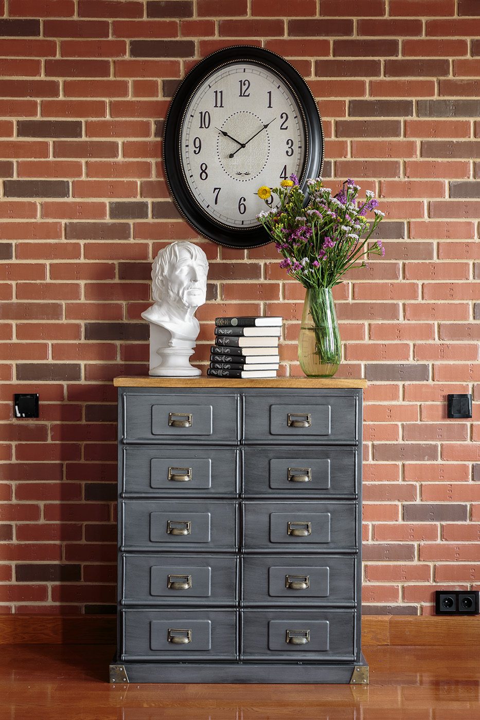 Автор дизайн-студия ИНТЕРЬЕР-WEST, руководитель Андрей Андреевский