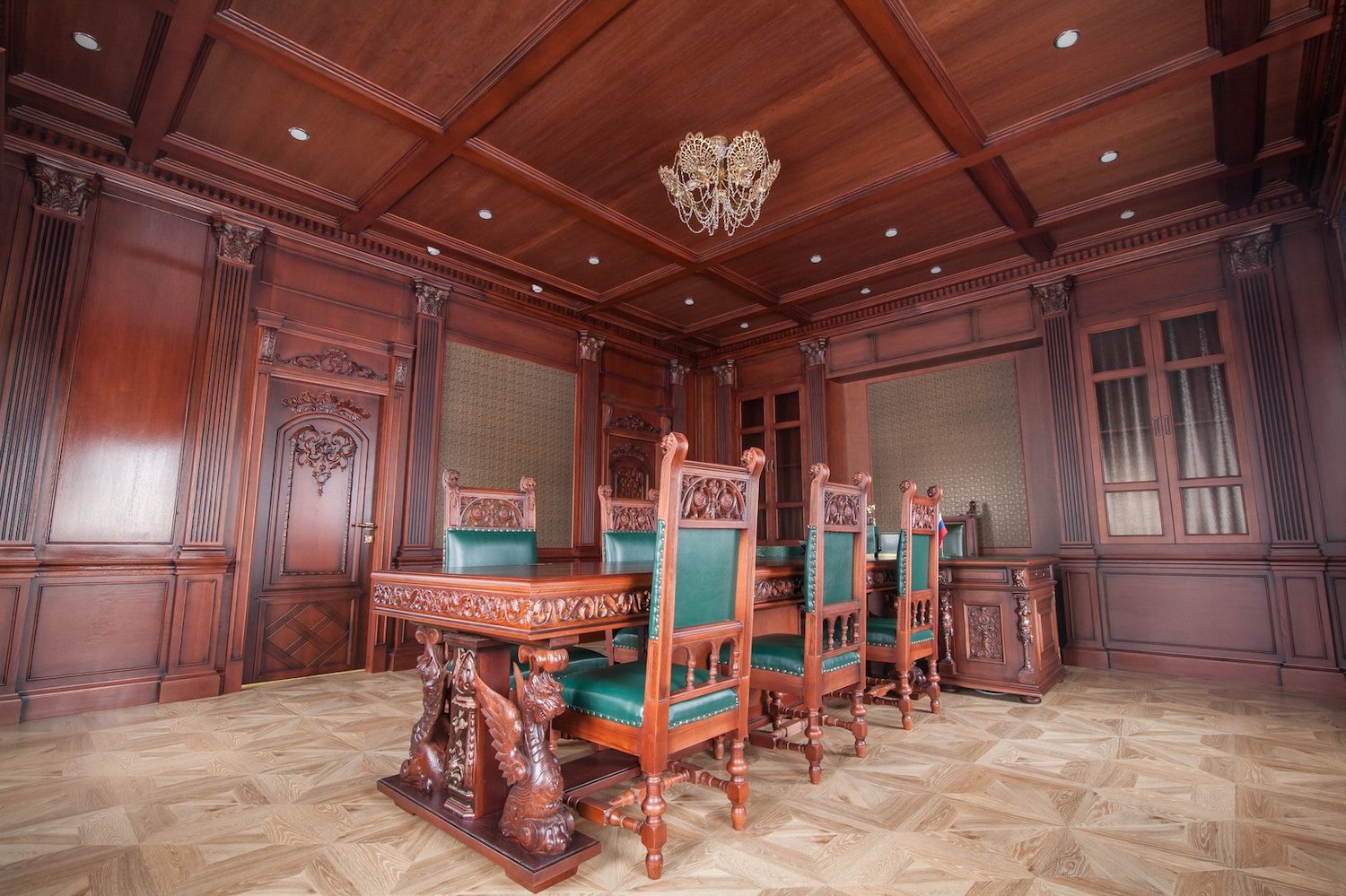 Автор студия классической мебели АРИСТОКРАТ