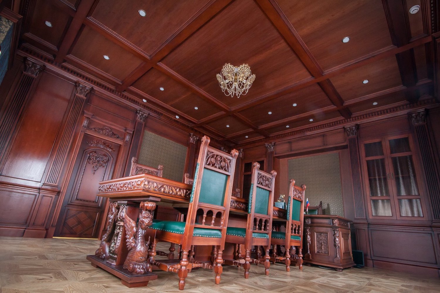 Автор студия классической мебели АРИСТОКРАТ