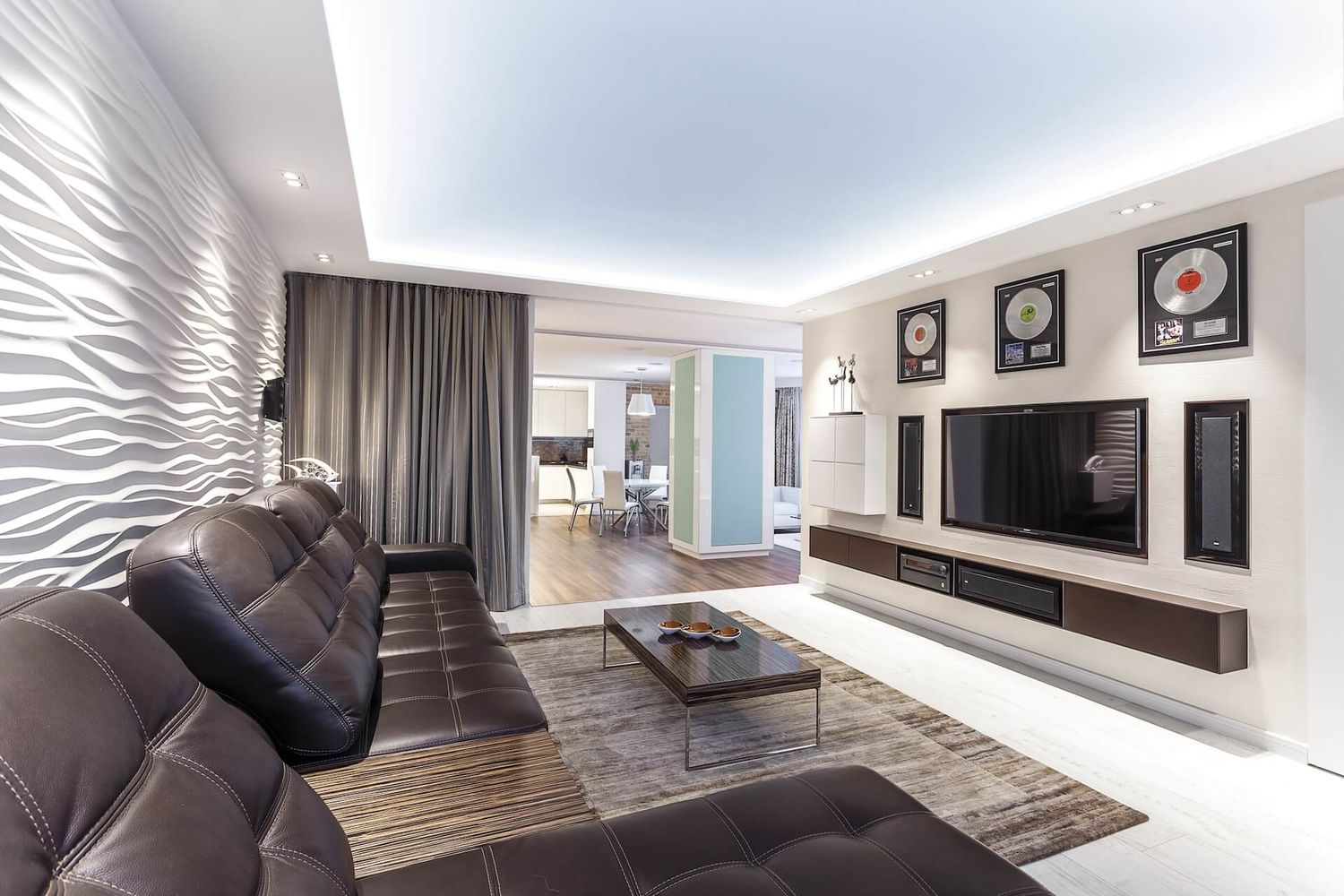 Профессиональный домашний кинотеатр в квартире для любителей кино. Автор компания SETUS Design, арт-директор Анна Стрижова